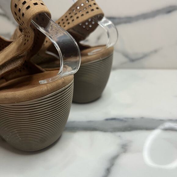 Clarks Artisan | Women's Neutral Nubuck Hook & Loop Wedge Clarene Sandals Sz 8 - Picture 4 of 7